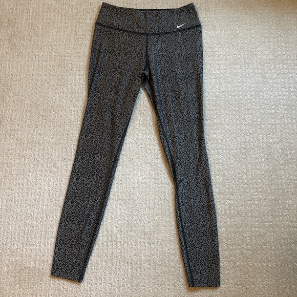 Nike Black and White Patterned Leggings - Picture 1 of 3